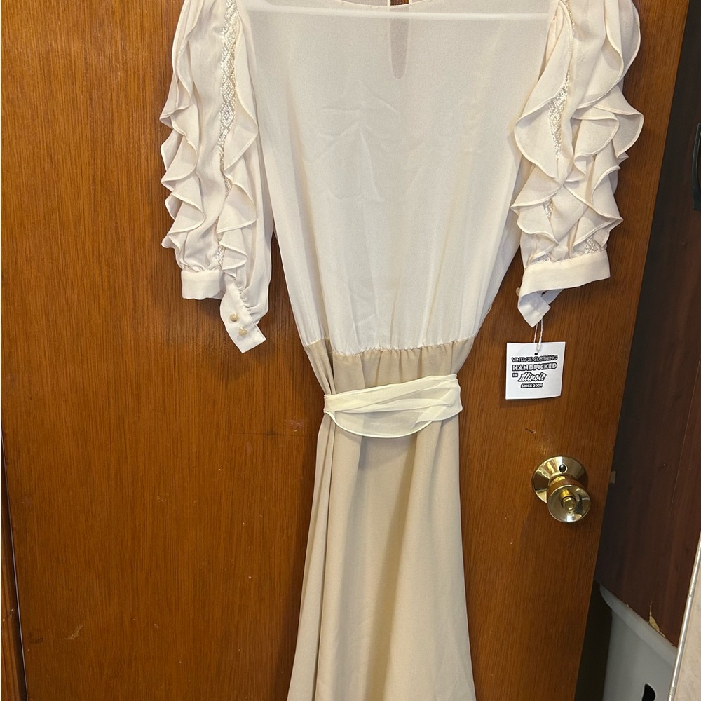 Vintage Elegant Cream Ruffle Sleeve Dress